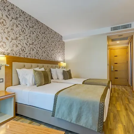 Kaynesia Spa & Wellness Hotel מלון